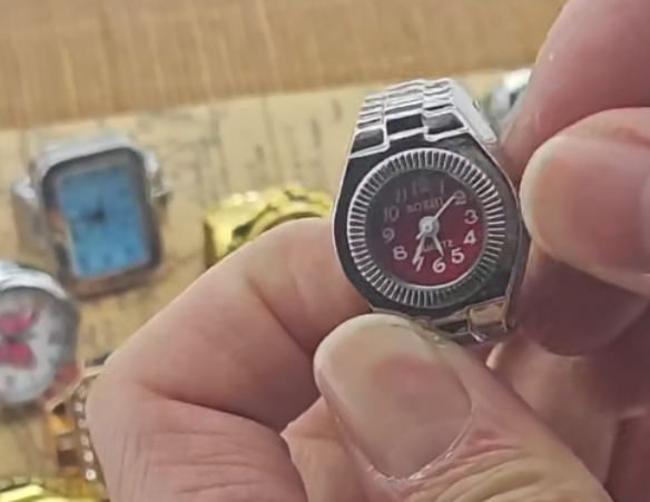 Comment régler l'heure sur une bague montre (quartz ou mécanique) ?