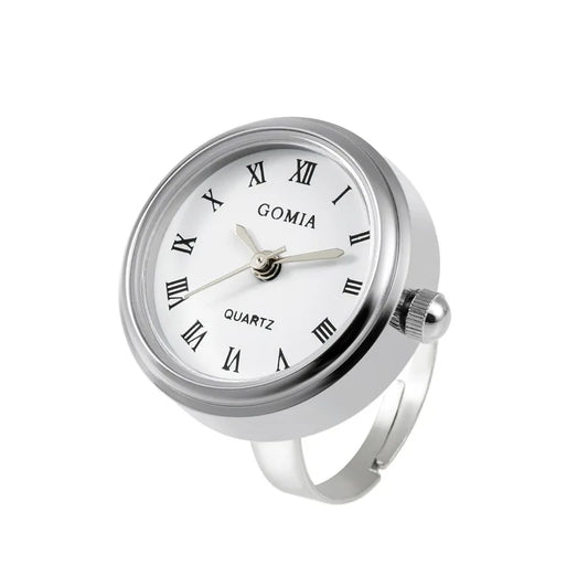 Comment porter une bague montre avec élégance au quotidien ?