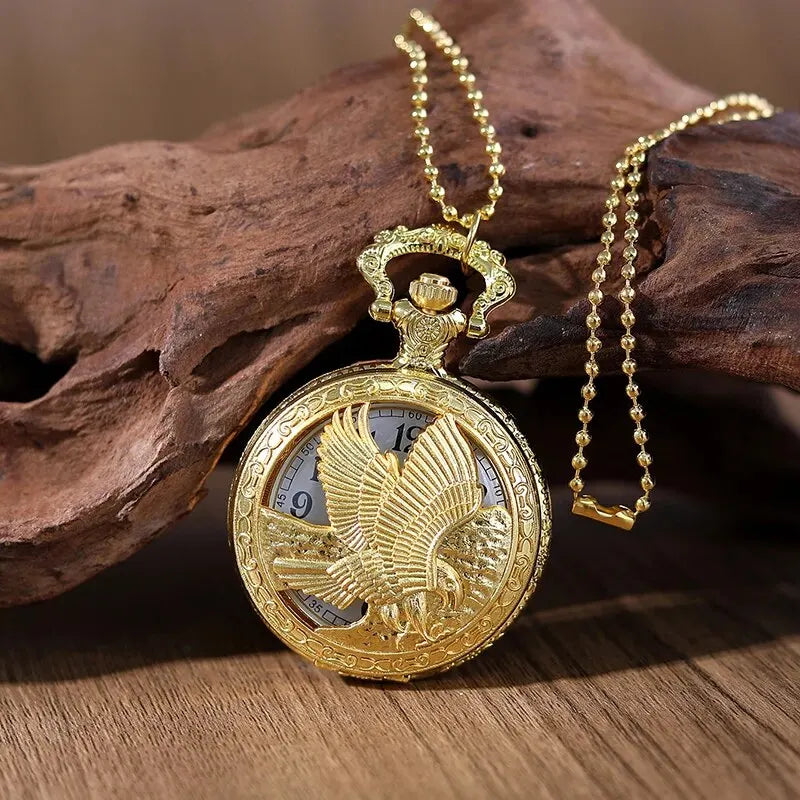 Le retour de la montre à gousset : Comment porter un collier montre en 2026 ?