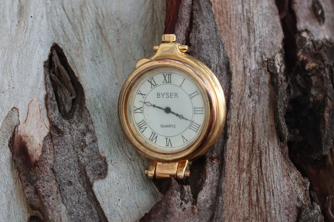 Chiffres romains sur une montre : Quelle est la signification de cette tradition ?