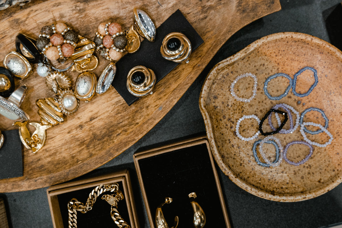 La psychologie derrière les bijoux originaux : Pourquoi on aime la différence.