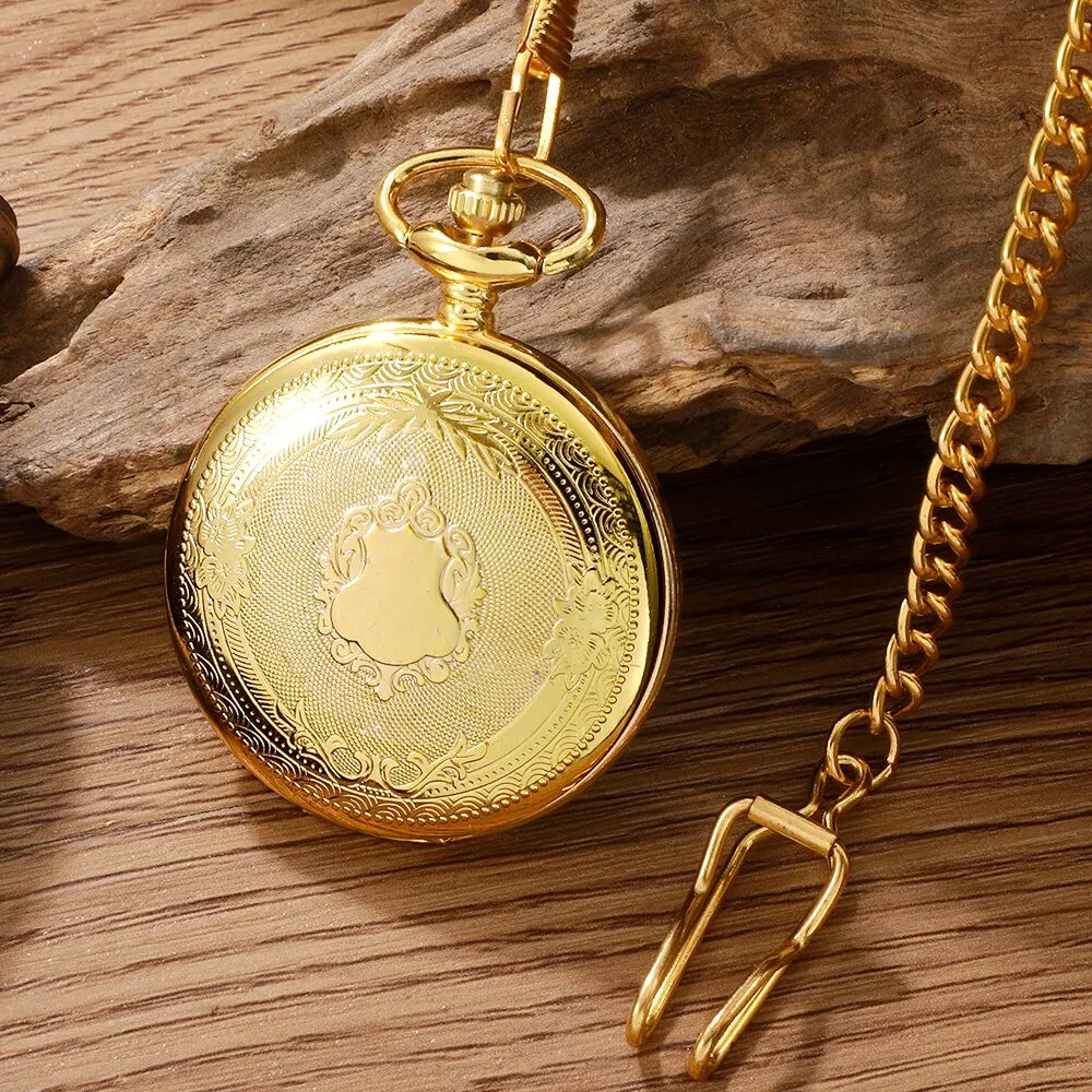Collier montre femme vintage doré sur bois chic