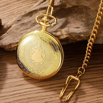 Collier montre femme vintage doré sur bois chic