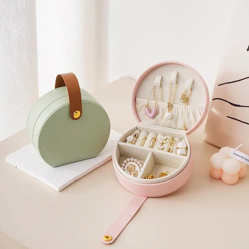 Boite à bijoux chic élégante ouverte pour femme