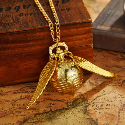 collier montre femme coquille doré chic acier inoxydable sur support